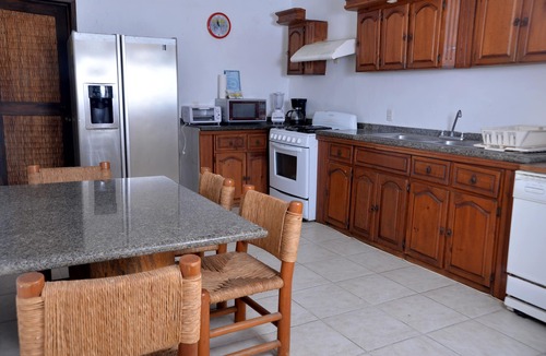 Playa la Madera House | Beautiful beachfront property in Zihuatanejo Bay