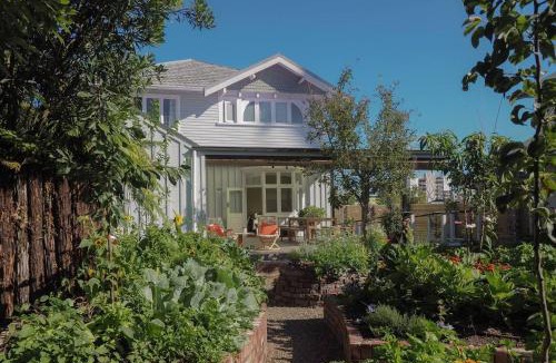 Christchurch City Centre Villa | Beautiful Central City Villa - Whole House