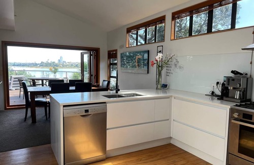 Bayswater House | Bespoke Stays - Bayswater Waterfront Wonderland