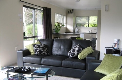 Whangarei Cottage | BIRCHGROVE COTTAGES - 1 BEDROOM COTTAGE