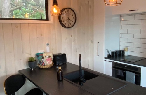 Kumeu Cabin | Birdhouse Retreat on Boord, Kumeu