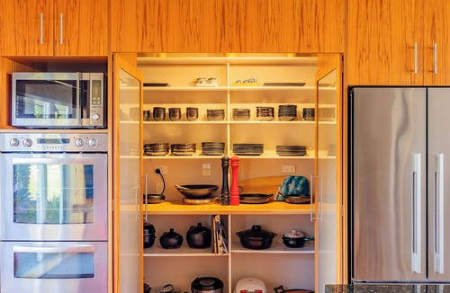 Clarks Beach House | Black Swan Retreat: Luxurious Beachfront House