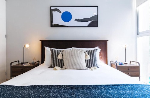 Hipodromo Apartment | Bright 2BR Condesa Apartment With Balcony