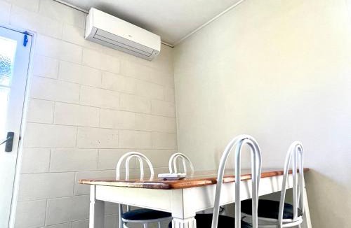 Browns Bay Hotel | Browns Bay Olive Tree - Pet Friendly Family Apartment