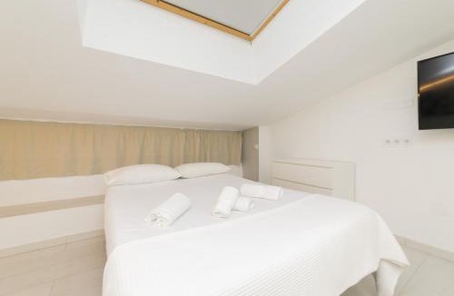 Coslada Apartment | Buhardilla Encantada