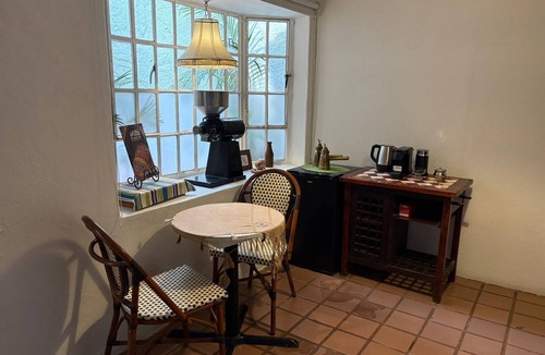 Roma Sur House | Casa Aimee - Suite B · Casa Aimee, High-up Suite