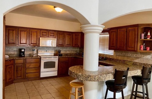 Sandy Beach House | Casa Diamante (3 Bedroom 2 Bathroom)