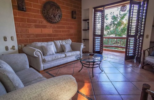 Centro Apartment | Casa Linda - Ground floor 1 bed Seaside apartment in Zihuatanejo with pool