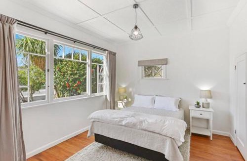 Gisborne House | Central and Affordable - Cute Art Deco