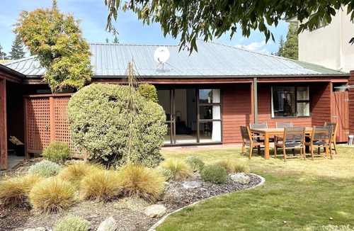 Wanaka Apartment | Central Wanaka Dungarvon St apartment