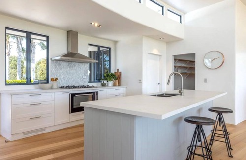 Omiha House | Chardy Ridge Summary:
