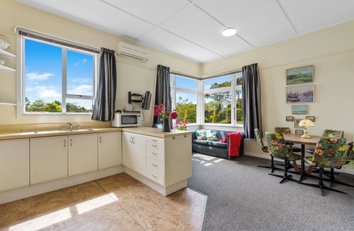 Karitane House | Charming 1960s Kiwi bach in peaceful Karitane, just 5 mins to beach & harbour.