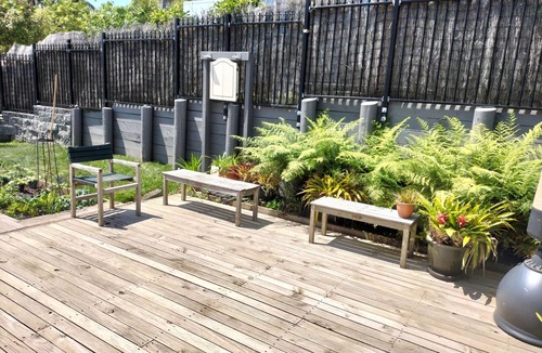 Remuera House | Cheerful sunny house close to waterfront, train, town and OBV