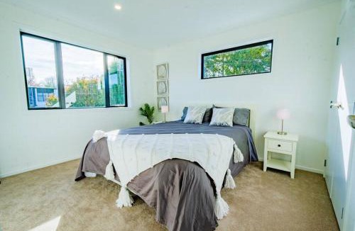 Frankton Apartment | City Centre Elegance Apt 3