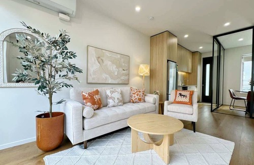 Grey Lynn Condo | City Haven Retreat 2BR Townhouse vs AC & Backyard