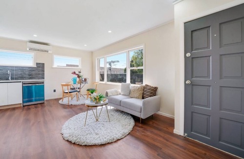 Papatoetoe House | Close to airport and motorways and shipping