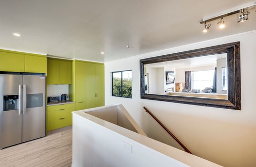 Te Awanga House | Coastal Embrace - Te Awanga Seaview Escape