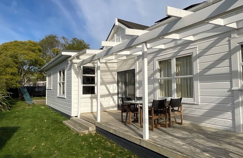 Havelock North House | Confortable family home with rural outlook near village