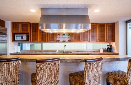 Pedregal House | Contemporary, clean, spacious ocean view villa, huge pool, 2 blocks from Marina