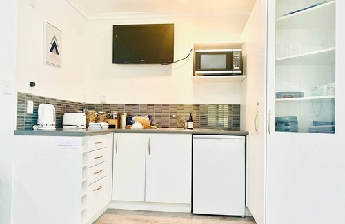 Papamoa Beach Apartment | Contemporary Retreat