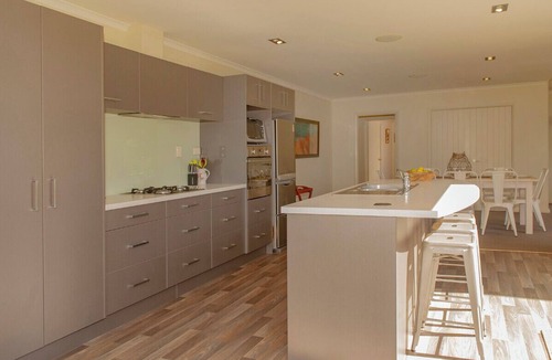 Cooks Beach Cottage | Cooks Getaway - Cooks Beach Holiday Home
