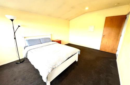 Mairangi Bay House | Cosy Retreat Near Mairangi Bay