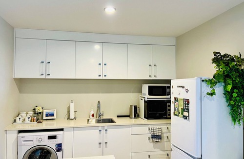 Silverdale House | Cozy 2-bedroom home in Central Millwater with WiFi