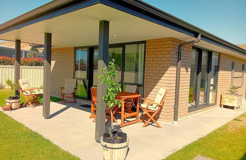 Lowburn Cottage | Cozy Cottage on Begg Lane