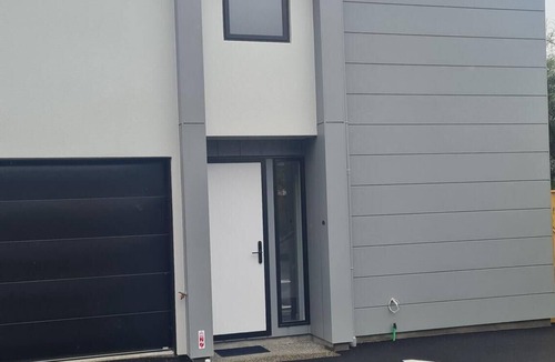 Richmond House | Cozy family home in quiet neighbourhood - close to amenities. n