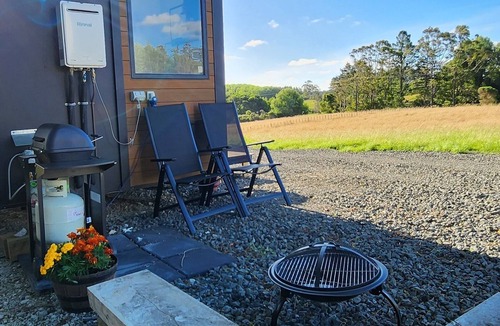 Waitoki Cabin | Cozy modern farm Cabin. Enjoy the relaxing rural vibe just 40 minutes from CBD