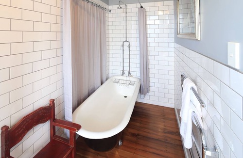 Ostend House | Crescent Villa | Stay Waiheke