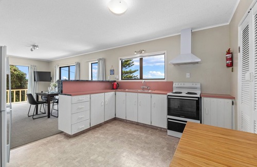 Tutukaka House | Dolphin Hideaway - Tutukaka Holiday Bach