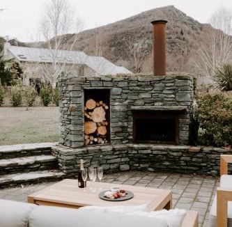 Arrowtown House | Dovecote: 5-bedroom Home with Hot tub & Games room