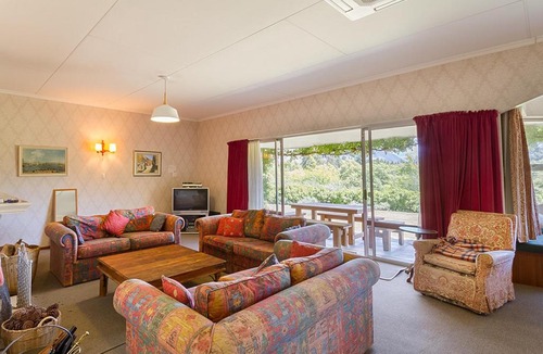 Wanaka House | Eely Point Escape - Wanaka Holiday Home