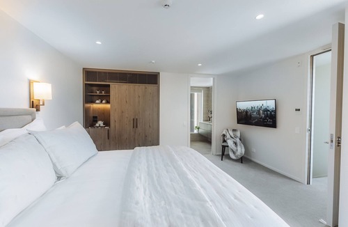 Castor Bay Bed & Breakfast | Elements of Castor Bay - Self contained 3 bed accomm adjoining host family home