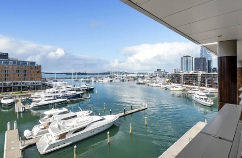 Auckland Central Business District Apartment | Exclusive Waterfront Penthouse