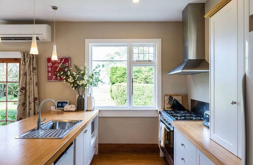 Ohoka House | Family-friendly, well-equipped, spacious country house,garden and Fibre Internet