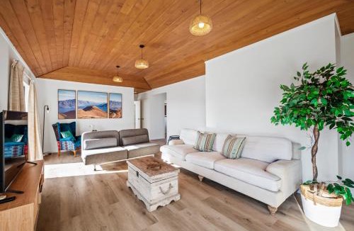 Springfield House | Family Perfect, winter getaway, secure yard, parking, mountain bikes, arcade