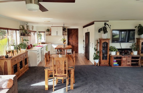 Papamoa Beach House | Family retreat house Papamoa