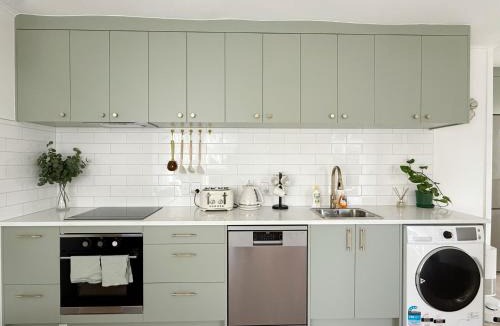 Mount Eden Villa | Free parking a fully renovated century old building, just a 5 minute drive to the city center Unit 4