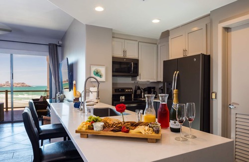 Puerto Penasco Condo | Fresh Remodel - 1BR 1BA Gorgeous Ocean Front Condo at Las Palomas - Cristal 306