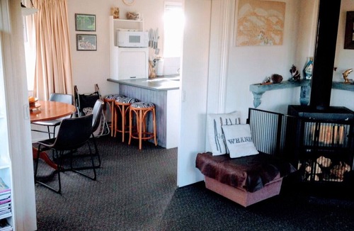 Turangi House | Full of character, modern and cosy Rose Lodge