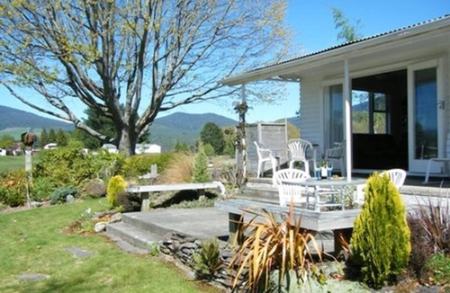 Turangi House | Full of character, modern and cosy Rose Lodge
