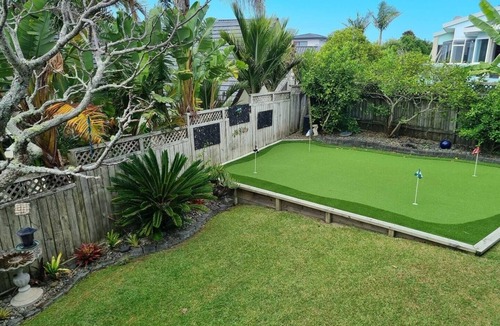Stanmore Bay House | Fully self contained guest suite, beautiful sea views. 7 minutes walk to beach