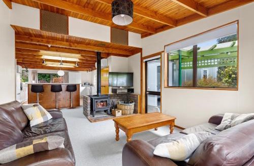 Tirohanga House | Garden House