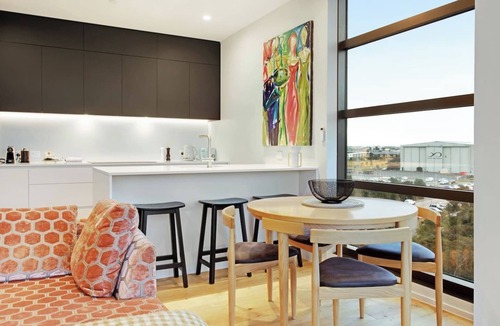 Hobsonville Apartment | Gorgeous Home with Catalina Bay Views and Carpark