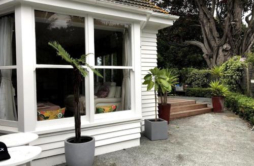 Lower Hutt Apartment | Great location in woburn at hutt central