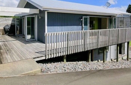 Ohakune Cottage | Harakeke House Upstairs - Ohakune Chalet