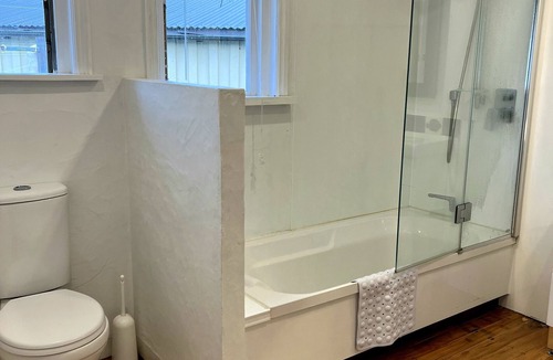 Springlands House | Hedgerows House. Blenheim Strawberry Farm accommodation!