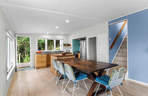 Snells Beach House | Heron's Hideaway - Snells Beach Holiday Home